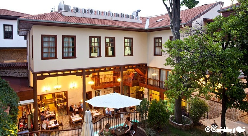 نمای کلی و رستوران  هتل مدیترا آرت 